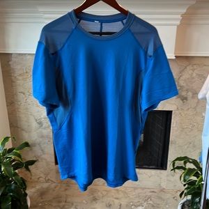 Lululemon workout shirt